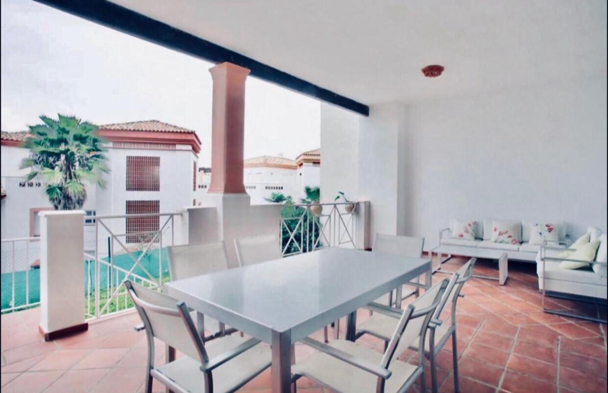 Appartamento Apartamento Familiar Con Jardin Y Terraza Privada La La Alcaidesa Esterno foto